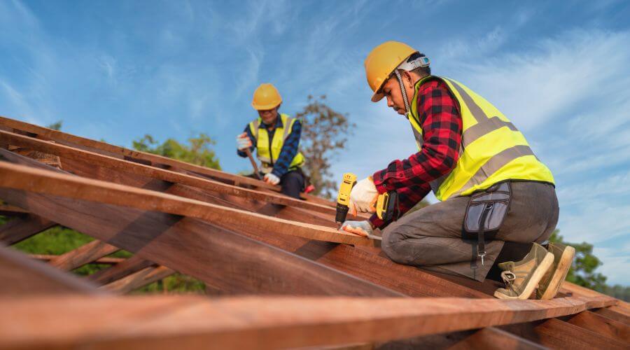 Professional gutter cleaning in Clinton, MO